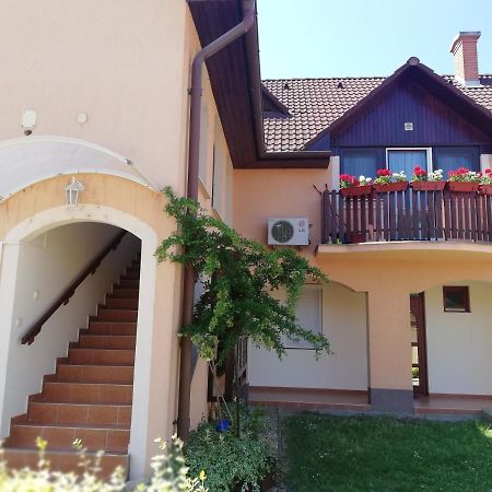 Galery Apartman Gyula Luaran gambar